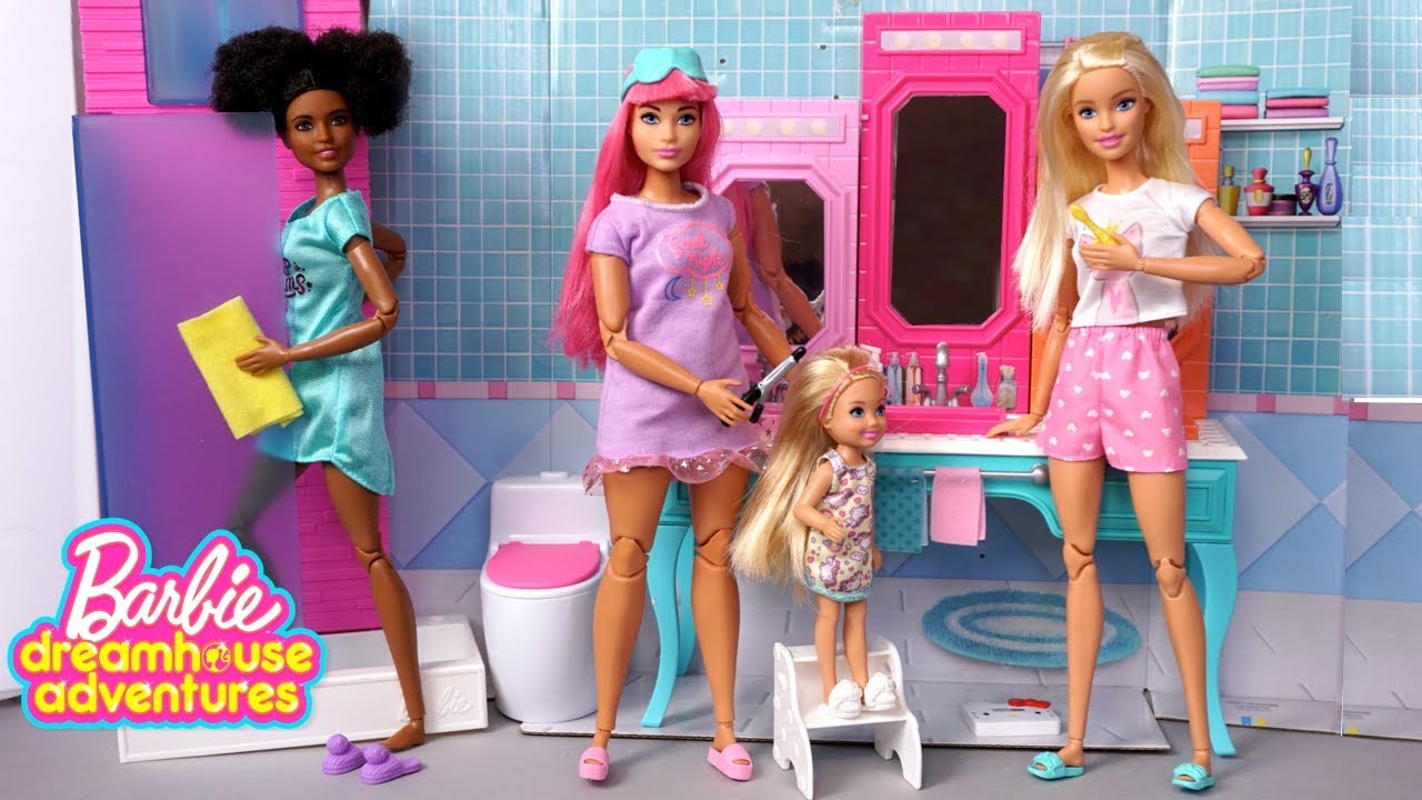 Exploring Barbie's Friends and Family 3